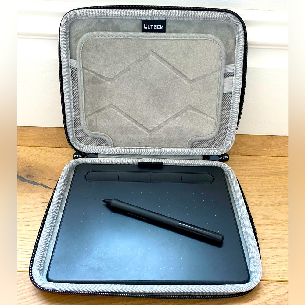 Wacom Intuos Pen Tablet and Carrying Case